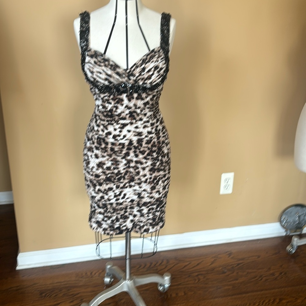 Beautiful stretch lined leopard dress with sequins .